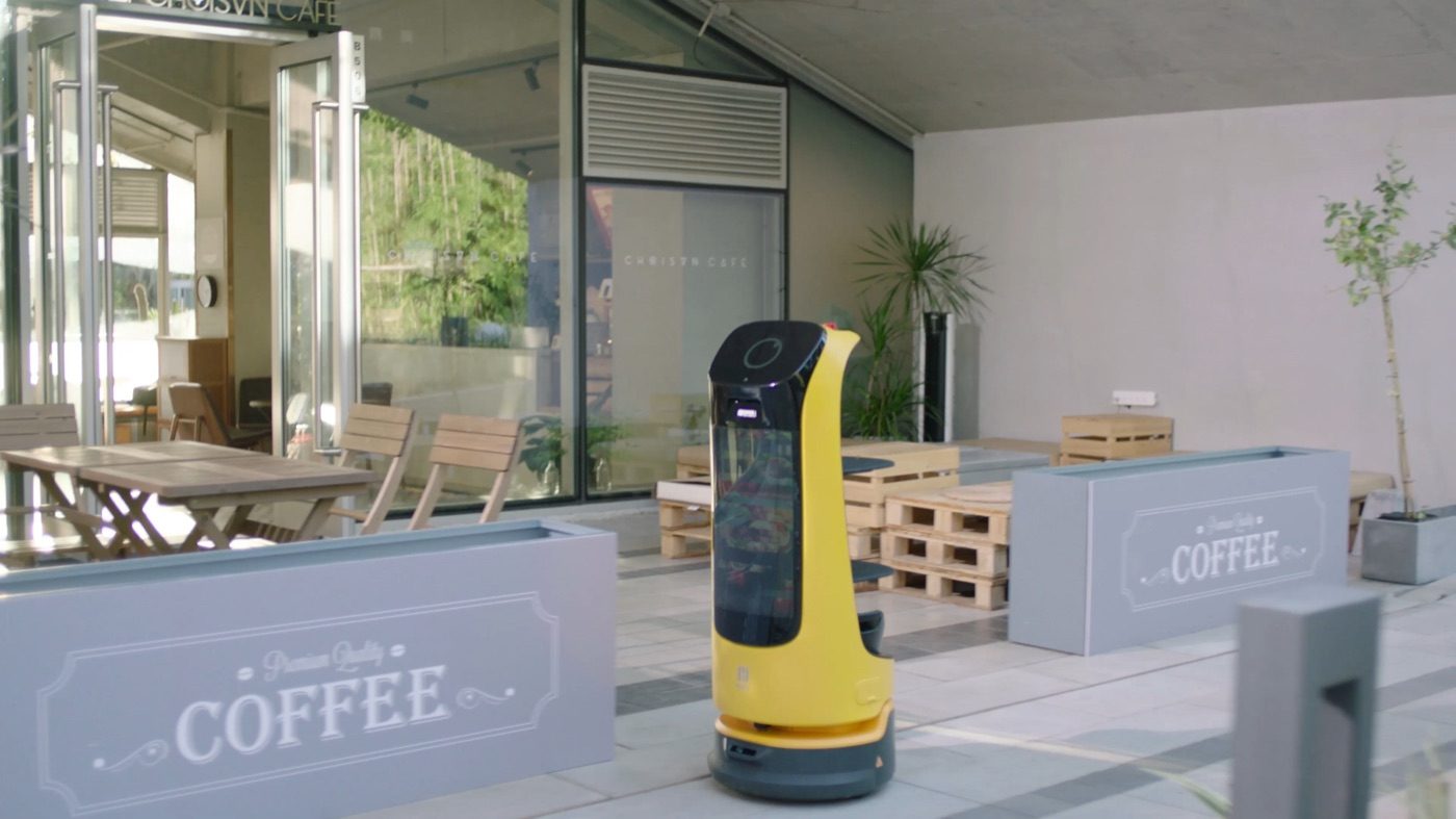 Robot KettyBot phục vụ tại quán